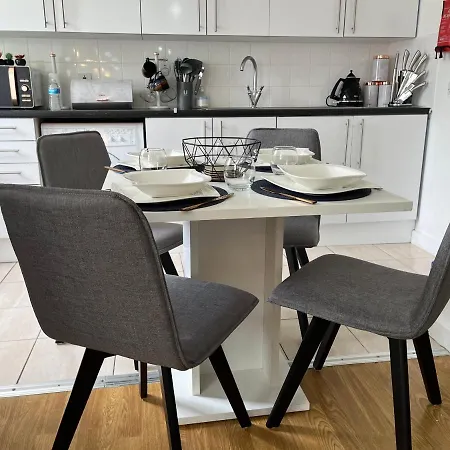 Rosebank House Apartment